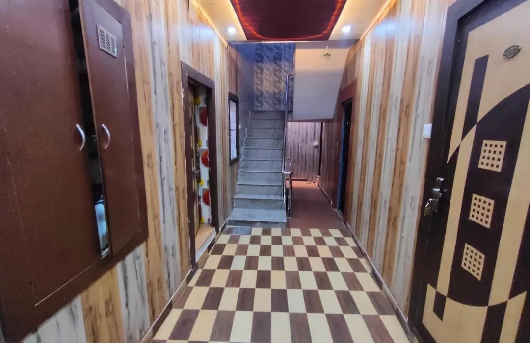 Shree Kashi Guest House, Varanasi Near Temple 200 Meter-1
